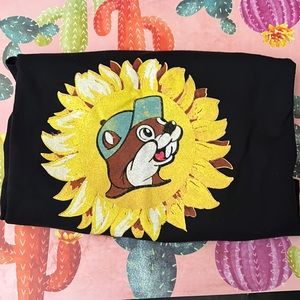 Buc-ees size large t shirt ( you are my sunshine)